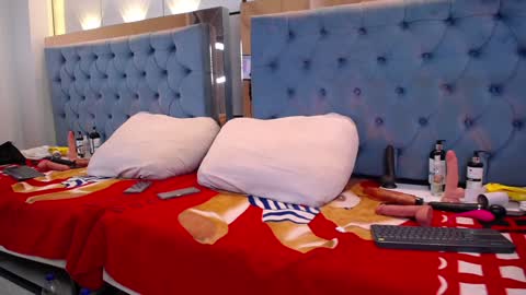  RACHEL online show from December 10, 6:06 pm