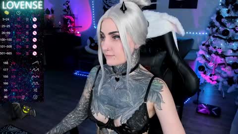 Snapshot of rachelqueen_ chatting on January 11, 9:36 am Miko Pleasee help me get 100 likes online show from January 11, 9:36 am