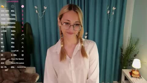 Snapshot of radi_rose chatting on September 13, 9:23 pm Karina online show from September 13, 9:23 pm