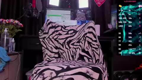 Laura online show from July 9, 11:45 am