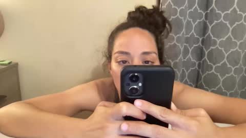 RamonaJ online show from April 24, 12:57 am