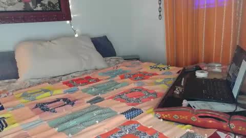    RAMONA Q   online show from May 6, 7:56 am