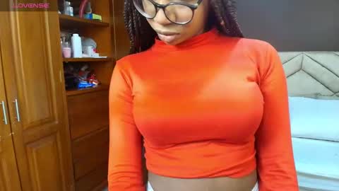 Snapshot of raqueljones_ chatting on October 23, 12:00 pm Raquel online show from October 23, 12:00 pm
