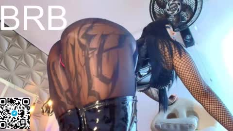   online show from November 8, 12:10 pm