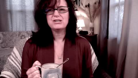 Snapshot of raven_feathers chatting on January 2, 3:40 pm Roxanneredlight59 online show from January 2, 3:40 pm