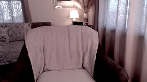 Snapshot of raven_feathers chatting on February 1, 8:16 pm Roxanneredlight59 online show from February 1, 8:16 pm
