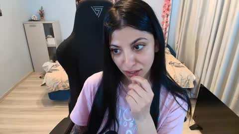 raven_haired_goddess online show from April 27, 6:43 am