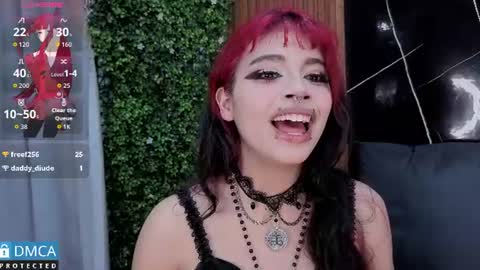 raven_rox_ online show from June 12, 7:11 pm