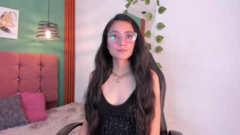 raven_smith_ online show from June 4, 6:07 am