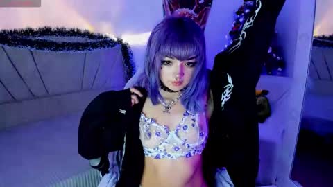 ravencollen online show from December 13, 7:53 pm