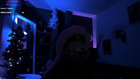 Snapshot of ravenwitch_ chatting on December 23, 9:08 pm Raven Witch online show from December 23, 9:08 pm