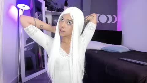 Snapshot of ravenwitch_ chatting on February 10, 9:36 pm Raven Witch online show from February 10, 9:36 pm