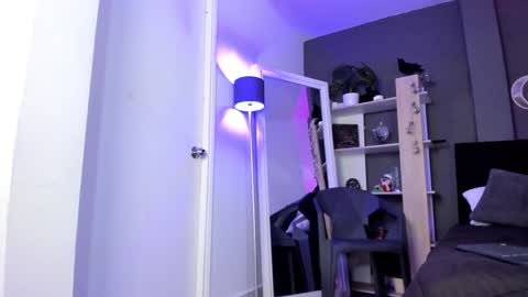 Snapshot of ravenwitch_ chatting on January 18, 9:34 pm Raven Witch online show from January 18, 9:34 pm