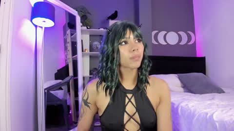 Snapshot of ravenwitch_ chatting on February 5, 9:07 pm Raven Witch online show from February 5, 9:07 pm