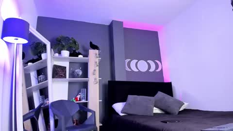 Snapshot of ravenwitch_ chatting on January 19, 9:02 pm Raven Witch online show from January 19, 9:02 pm