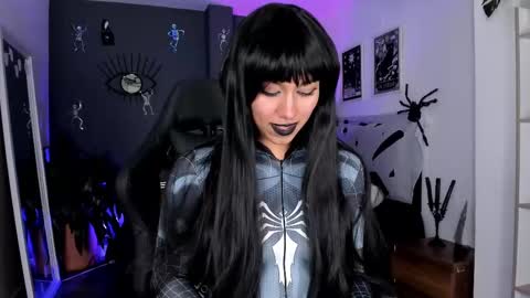 Snapshot of ravenwitch_ chatting on October 16, 10:34 pm Raven Witch online show from October 16, 10:34 pm