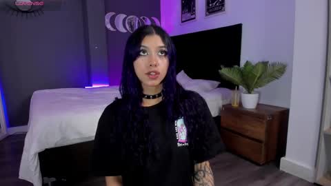 Snapshot of ravenwitch_ chatting on February 27, 9:14 pm Raven Witch online show from February 27, 9:14 pm