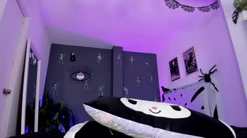 Snapshot of ravenwitch_ chatting on October 11, 10:56 pm Raven Witch online show from October 11, 10:56 pm