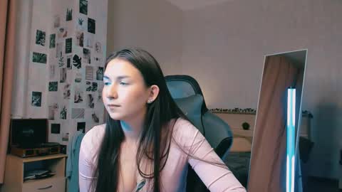 Snapshot of raviolly046 chatting on October 14, 2:19 pm Alia Mereyn online show from October 14, 2:19 pm