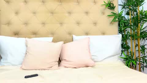 RaysaDrake online show from March 10, 5:22 am