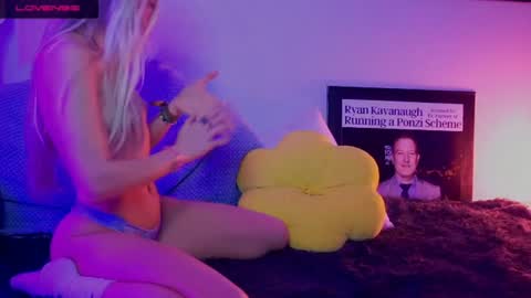 Lily Grace online show from December 13, 2:27 pm