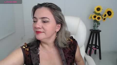 Snapshot of rebeca_milf chatting on October 16, 2:30 pm REBECA online show from October 16, 2:30 pm