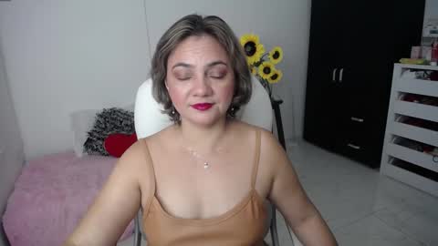 Snapshot of rebeca_milf chatting on February 17, 11:34 am REBECA online show from February 17, 11:34 am