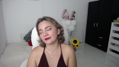 Snapshot of rebeca_milf chatting on January 27, 11:54 pm REBECA online show from January 27, 11:54 pm