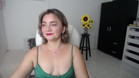 Snapshot of rebeca_milf chatting on February 5, 10:12 pm REBECA online show from February 5, 10:12 pm