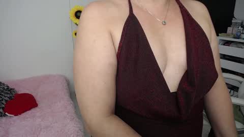 Snapshot of rebeca_milf chatting on December 17, 10:22 pm REBECA online show from December 17, 10:22 pm