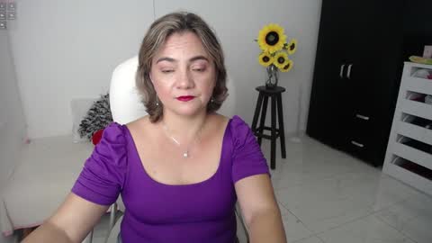 Snapshot of rebeca_milf chatting on February 4, 11:06 pm REBECA online show from February 4, 11:06 pm