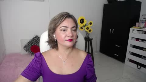 Snapshot of rebeca_milf chatting on February 21, 11:22 am REBECA online show from February 21, 11:22 am