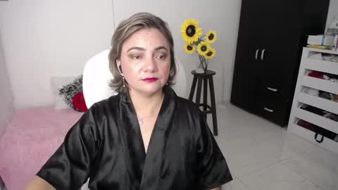Snapshot of rebeca_milf chatting on February 22, 10:51 am REBECA online show from February 22, 10:51 am