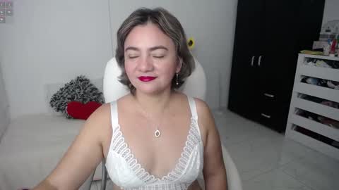 Snapshot of rebeca_milf chatting on March 5, 10:44 am REBECA online show from March 5, 10:44 am