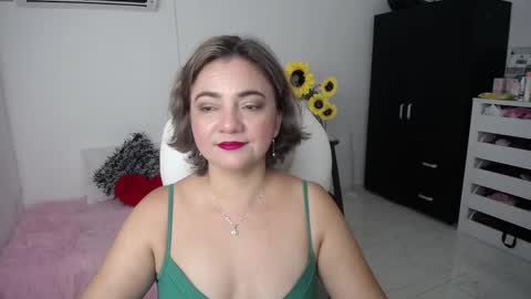 Snapshot of rebeca_milf chatting on February 20, 11:53 am REBECA online show from February 20, 11:53 am