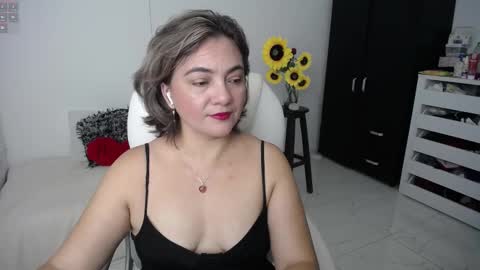 Snapshot of rebeca_milf chatting on March 12, 12:36 pm REBECA online show from March 12, 12:36 pm