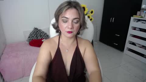 Snapshot of rebeca_milf chatting on February 15, 10:54 pm REBECA online show from February 15, 10:54 pm