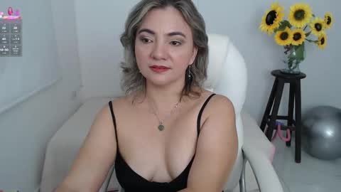 Snapshot of rebeca_milf chatting on September 12, 2:02 pm REBECA online show from September 12, 2:02 pm