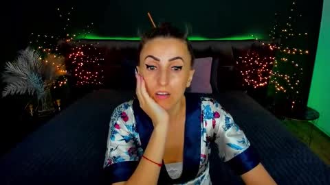 rebecca_diamonds online show from September 17, 6:00 am