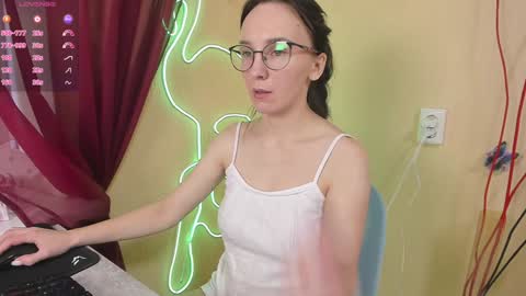 rebecca_kisa online show from January 21, 9:03 am