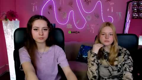 rebecca_smile_ online show from April 23, 12:29 pm