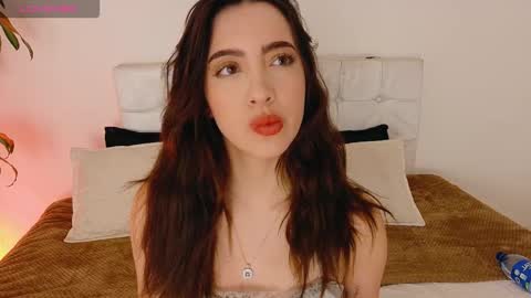 rebeccawhite_meow online show from September 14, 5:00 pm