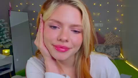 red__candy online show from December 16, 2:12 pm