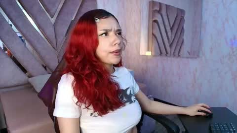 red_pandaa online show from April 24, 5:43 am