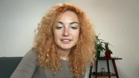 Snapshot of reddgirll chatting on February 19, 5:38 pm reddgirll online show from February 19, 5:38 pm