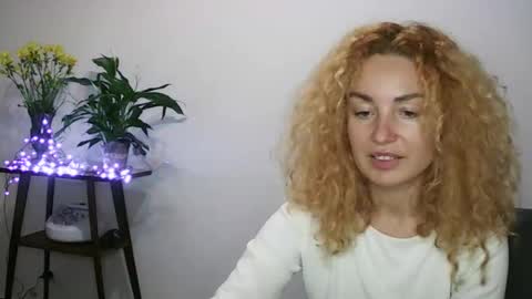 Snapshot of reddgirll chatting on January 29, 5:02 pm reddgirll online show from January 29, 5:02 pm