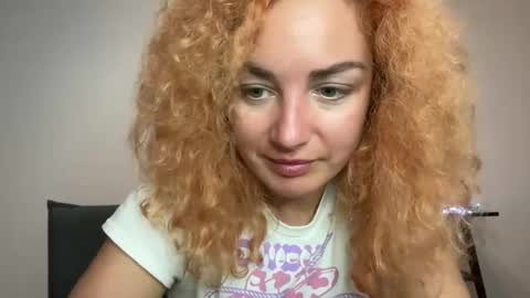 Snapshot of reddgirll chatting on February 20, 6:35 pm reddgirll online show from February 20, 6:35 pm