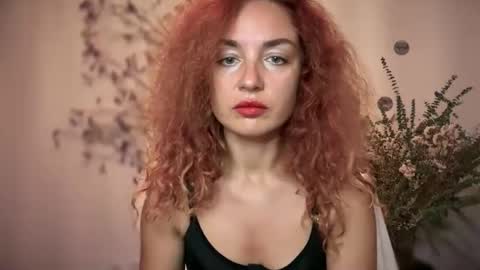 Snapshot of reddgirll chatting on September 19, 7:02 pm reddgirll online show from September 19, 7:02 pm
