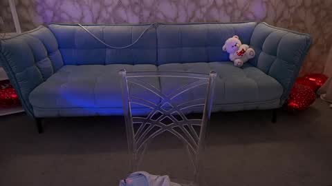 Lily online show from April 26, 1:53 pm