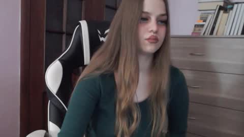 Lily online show from December 22, 2:58 am